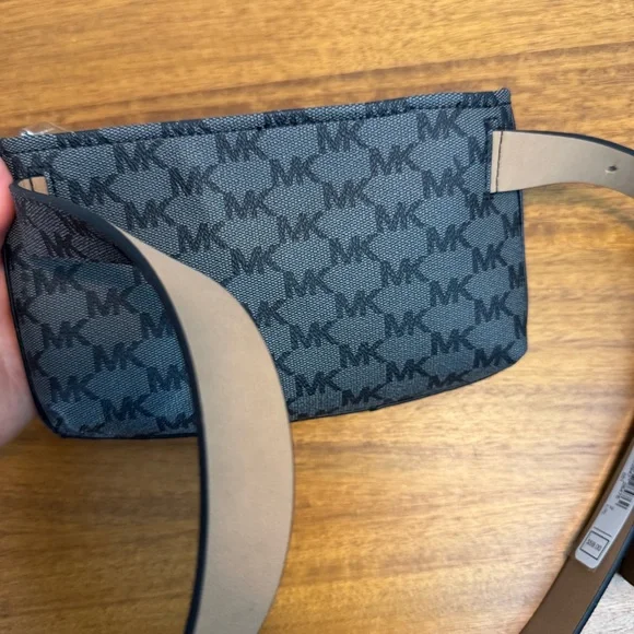 NEW! Michael Kors Women's Belt Bag - Picture 7 of 8